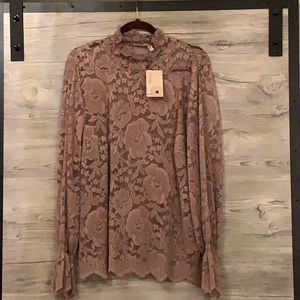 NWT Everleigh Blush/Mauve Lace Top